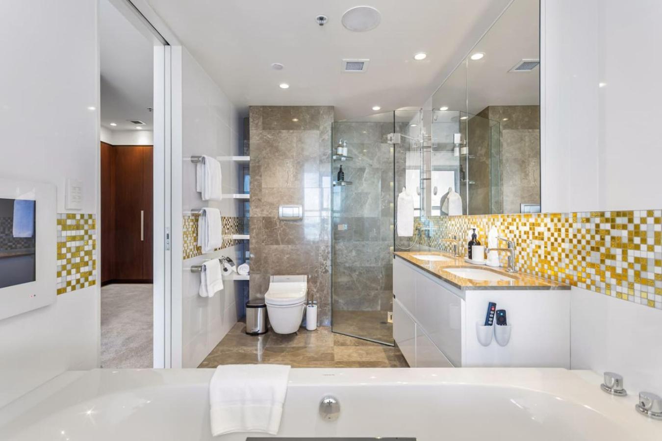 Luxury 3Br Quay West With Views Pool And Parking Apartment Auckland Exterior photo
